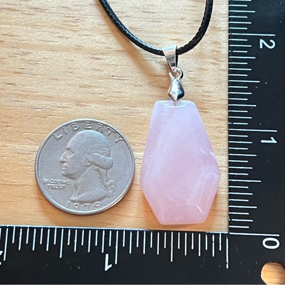 New Tigers Rose Quartz Crystal Stone Shaped Coffin Pendant Necklace with Cord - Picture 3 of 6